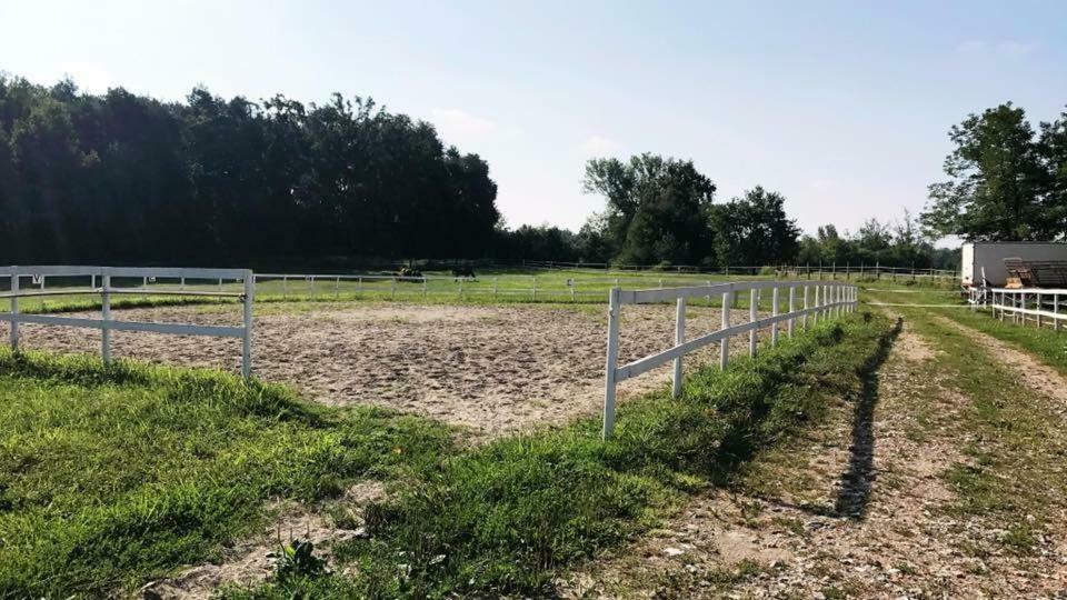 Agriturismo La Fornace Centro Ippico Como Luaran gambar