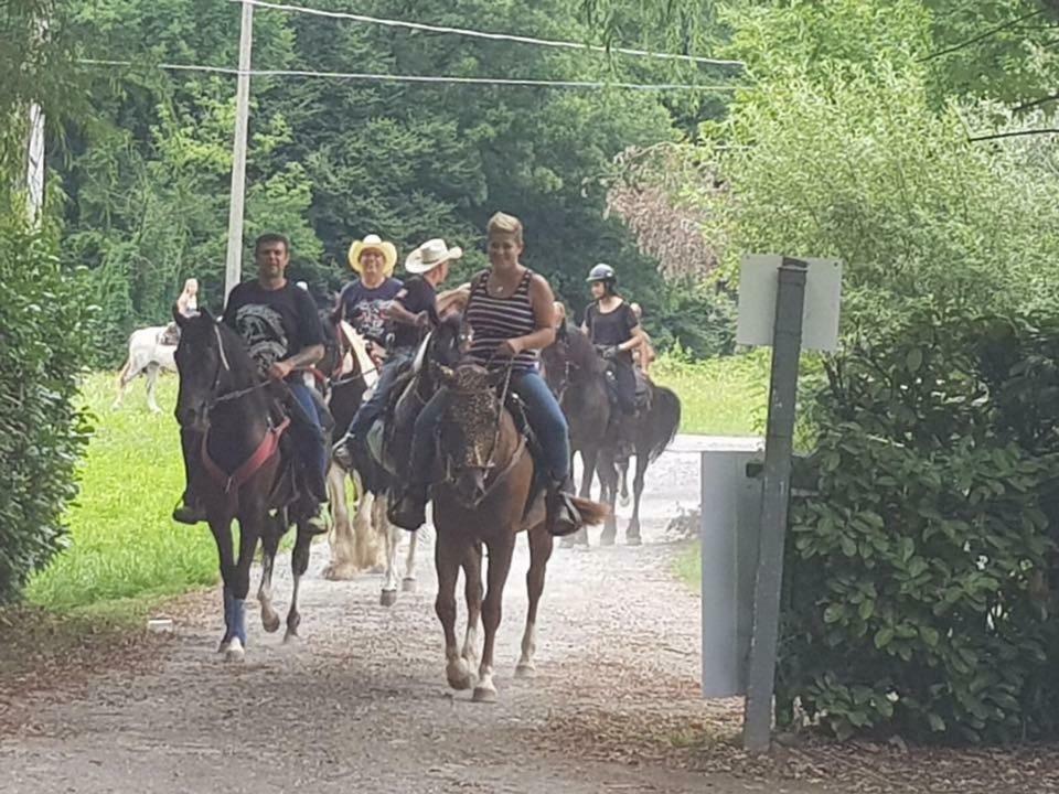 Agriturismo La Fornace Centro Ippico Como Luaran gambar